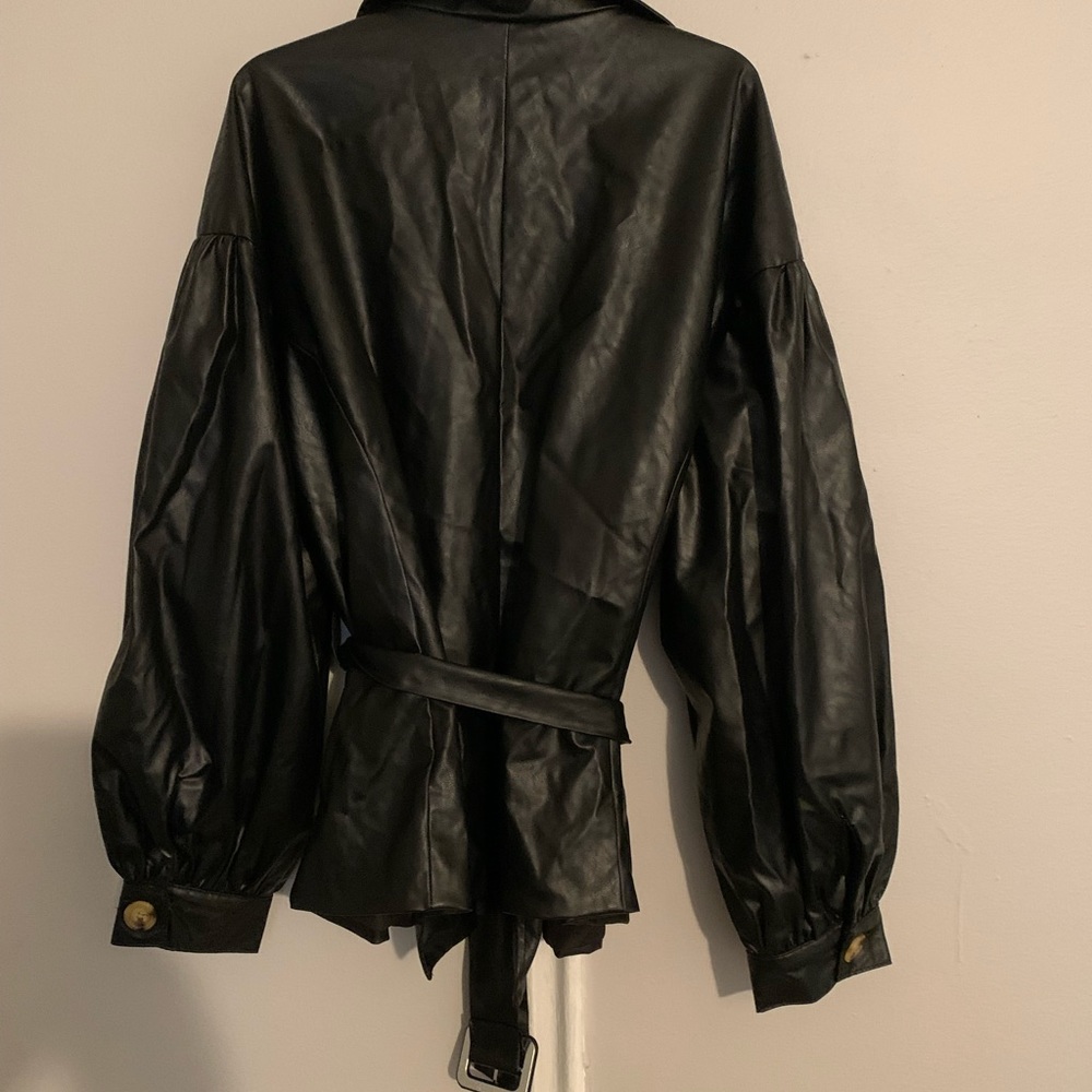 HP!! 🎉NWT Who What Wear Faux leather belted blazer - Picture 4 of 4
